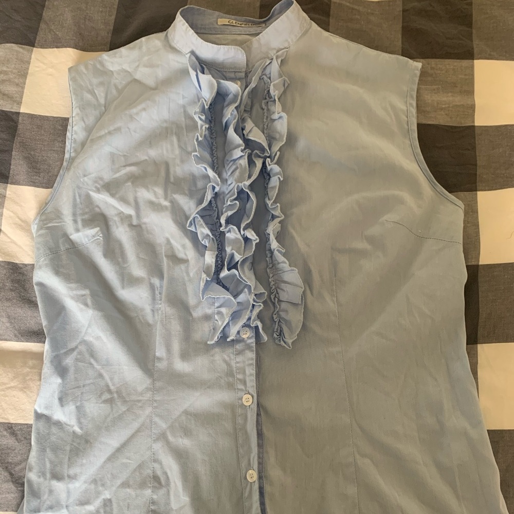 Super cute light blue blouse!👚